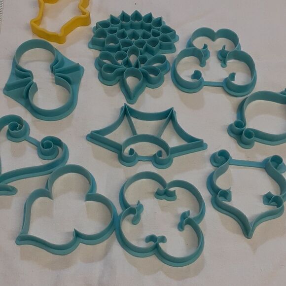 Wedding cake fondant cutters 1972, 10 Piece Lot Vintage Wilton - Picture 5 of 6
